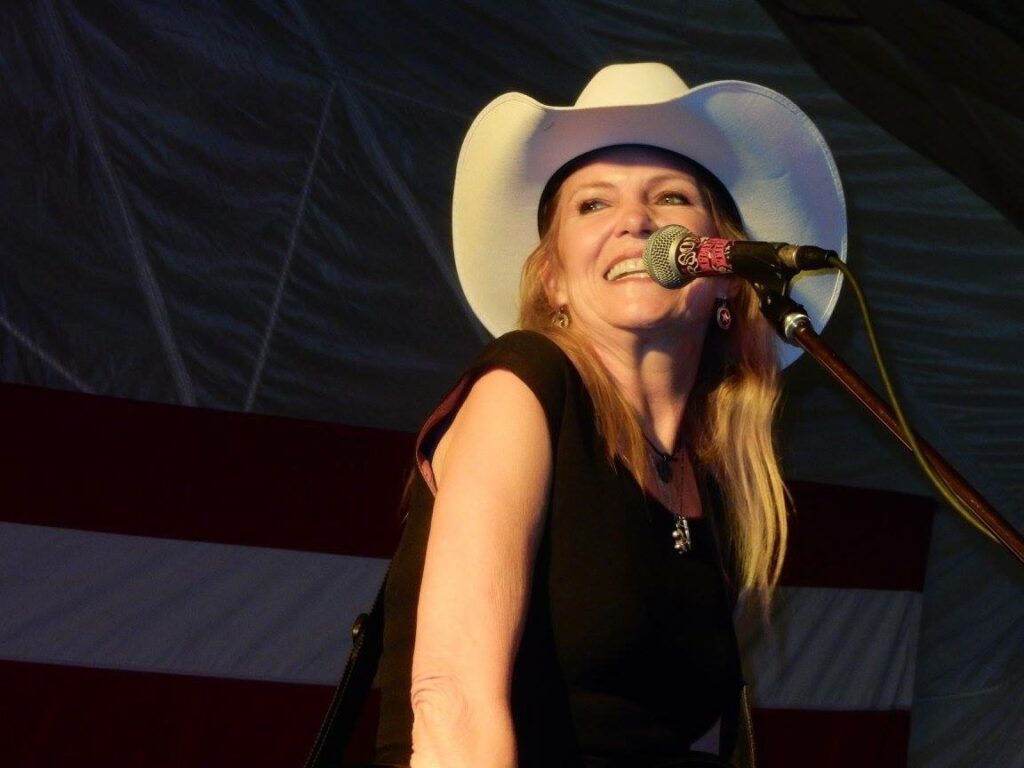 Kim Casron performing